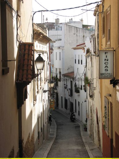 enge Altstadtgasse in Sitges