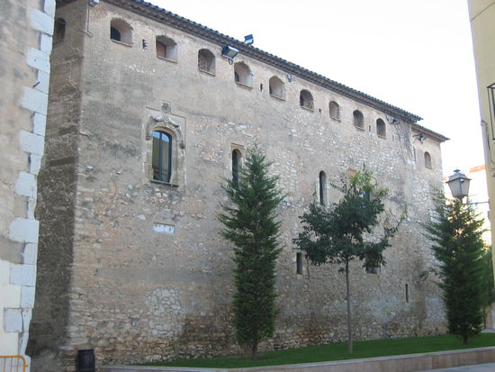 direkt nebenan liegt ein alter Palast