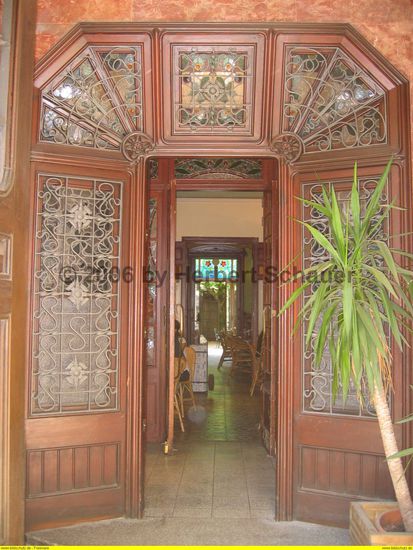 Eingang in die Casa Gener - heute gemütliches Café mit Flair