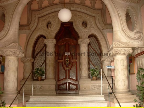 Eingangsbereich dieses städtischen Treffpunkts