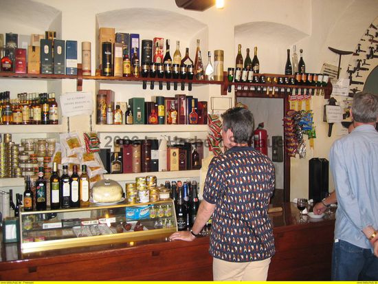 nahegelegener Cellar - für uns immer eine der ersten Anlaufadressen, um Ranxi aus dem Faß zu kaufen und/oder während des Stadtbummels ein Glas Cava zu schlürfen.