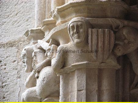 Figurenkapitelle im Kreuzgang