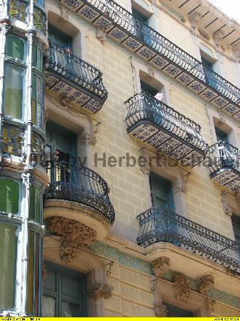 florale Motive an der Casa Magi Llorens