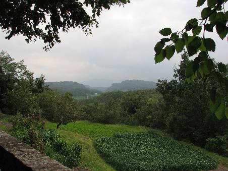 Hügellandschaft bei Puit in den Vorpyrenäen