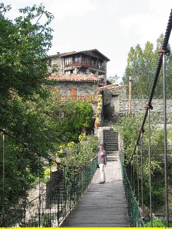 bekannte Hängebrücke in Rupit