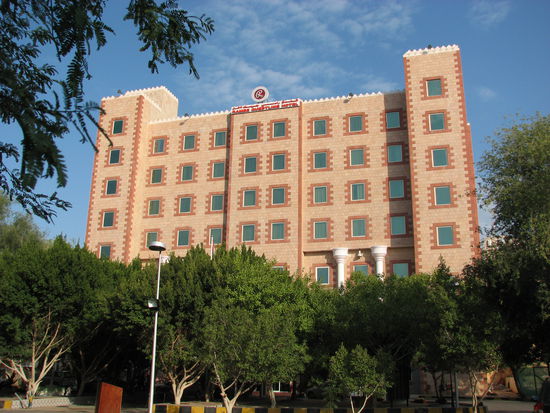 Ramee-Hotel - kein Superhotel, aber eines der etwas preiswerteren -  Zimmer in den unteren Etagen sind allerdings wegen Disko etc. weniger empfehlenswert.