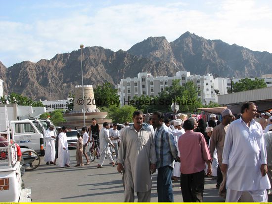 belebter 'Sonntags'-Markt - sonst ist am Freitag der Ruhetag der Woche