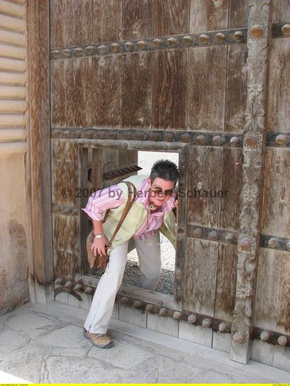 Auch wenn die Öffnung im Tor sehr klein ist, wir können heute hinein