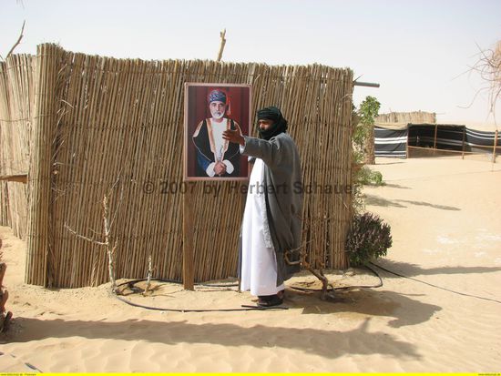 Ahmed am Eingang des Camps