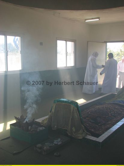 das - völlig von Weihrauch verräucherte - Innere dürfen auch Nichtmoslems besuchen