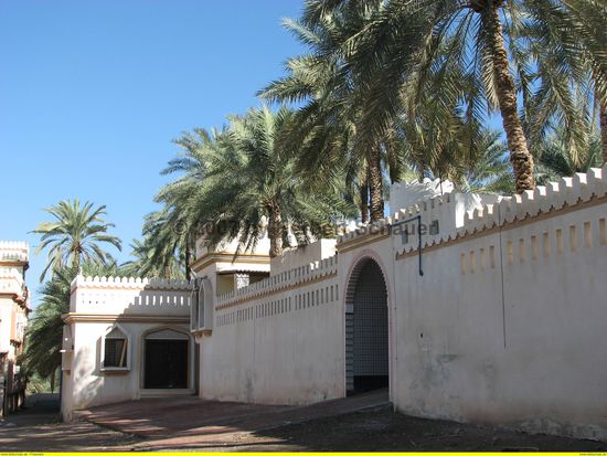 und direkt benachbarten neuen Palästen