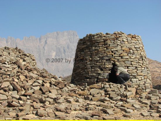 das Innere ist zwar leer, aber z.T. erkennt man noch Unterteilungen - die Archäologen fanden Keramik