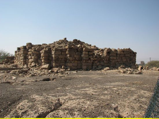 der Rundturm hatte einen Umfang von 20 m und soll über 10 m hoch gewesen sein. Seine Funktion ist jedoch noch nicht endgültig geklärt