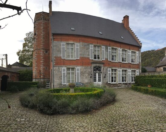 das Schloß - heute wohl z.T. in Privathand eines Arztes