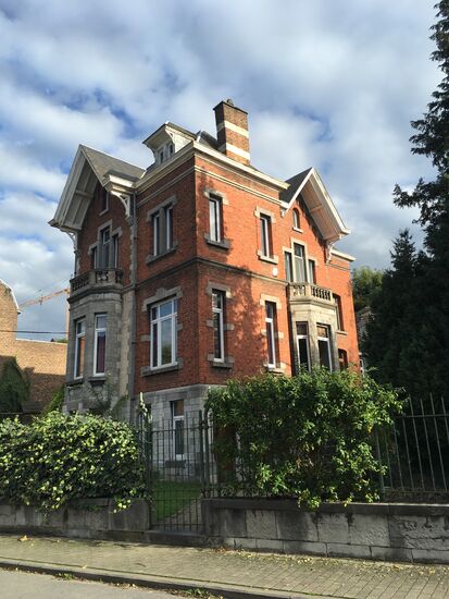 'unsere' Villa Leanne - erbaut von Frédéric Léanne in the 1920ern. Ihr ist eine regionaler und wwar inspeieriert von Gebäuden in de Normandie. Material Ziegelstein und Kalkstein aus der Region