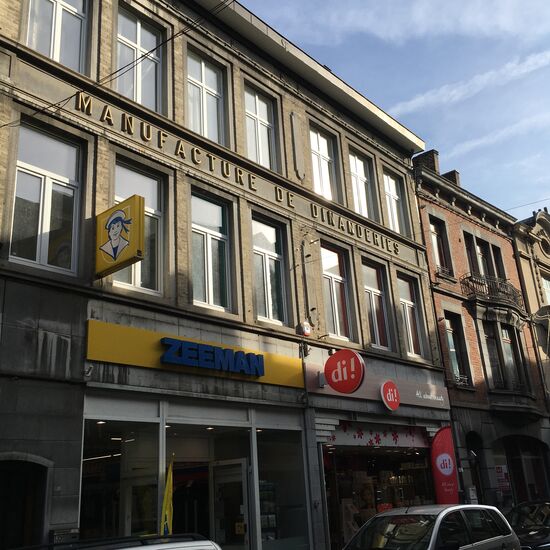Fassade zeigt noch die 'manufacture de dinanderies'