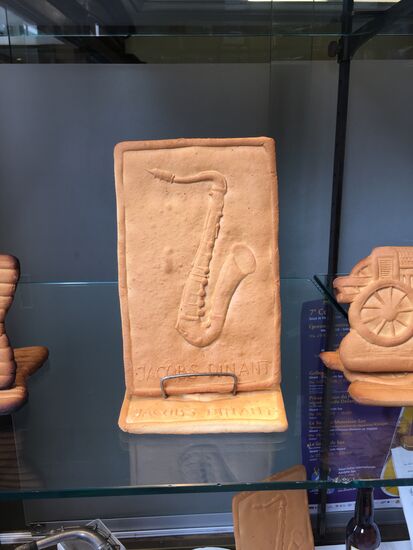 natürlich anläßlich des Saxophon-Wettstreits auch mit Saxophon