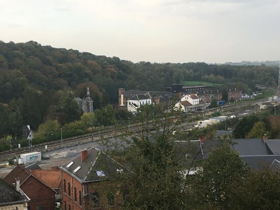 Blick ins Sambretal vom Stiftsplatz (Place du Chapitre)