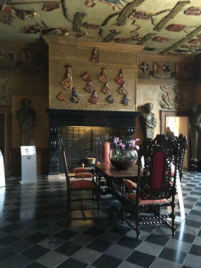 Eingangshalle mit ungewöhnlicher Decke