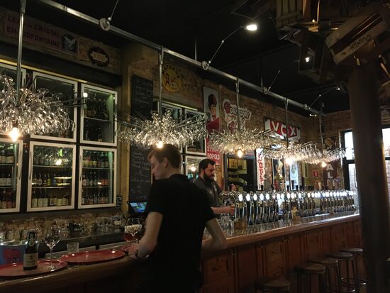 auffällig - die meisten Biere gibt es vom Faß!