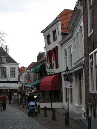Ein Stadtbummel in der geschäftigen Innenstadt bringt zum Teil auch Skurriles zutage