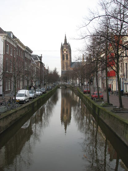 die Gracht 'Oude Delft' mit 'Oude Kerk'