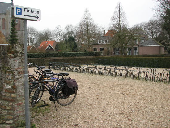 Fahrrad (=Fietsen)- Parkplatz