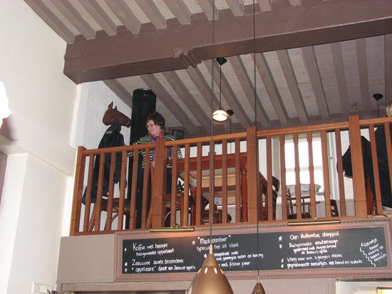 Unseren (Nach-)Mittagssnack nehmen wir in einem der typischen Pannekoeken-Lokale ein. Der eine süß, der andere herzhaft.