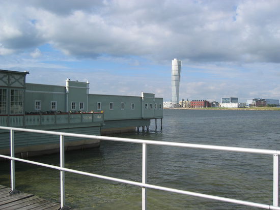 Kaltbadehaus von der Jahrhundertwende zum 20. Jh. mit Salzwasserbademöglichkeit sowie Sauna und Café.