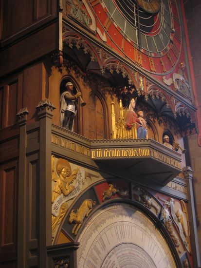 Jeden Mittag kann man den Umgang der 'Heiligen Drei Könige' sehen.