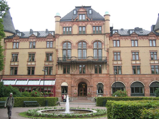 Wegen des schlechten Wetters wollten wir eigentlich nochmals ausführlich 'lunchen' - aber leider war das Grand-Hotel gechlossen.