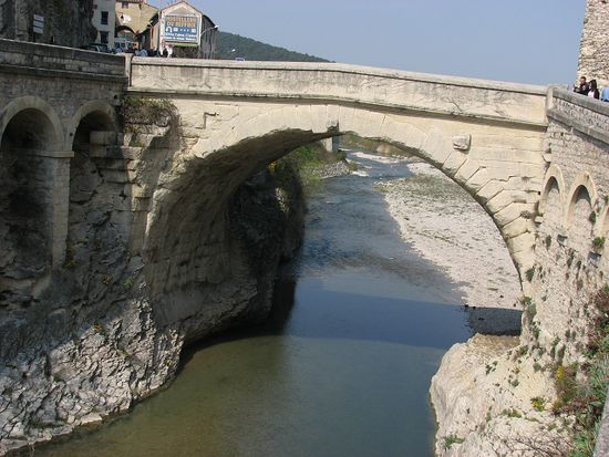 römische Brücke über die Ouvèze