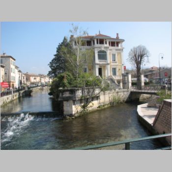 nicht umsonst hat die Stadt den Namen 'Venedig der Provence'