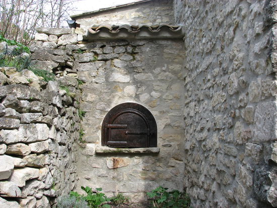 alter Steinofen - toll restauriert