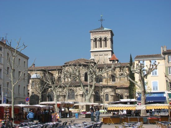 romanische Kathedrale Saint-Apollinaire