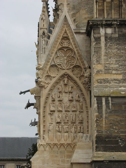 erneuertes (rechtes) Portal