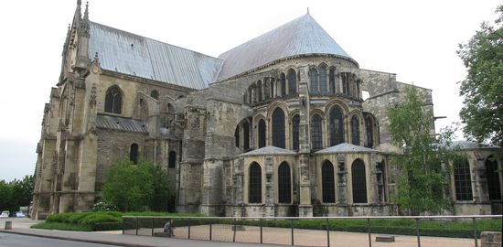 die Größe von St-Remi erfordert die Fotomontage von 3 Bildern