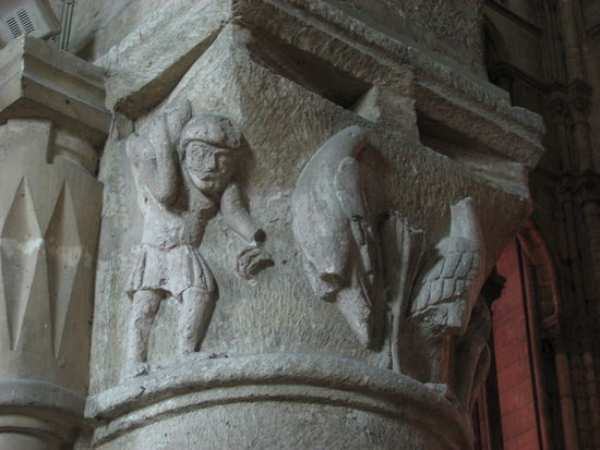 Beispiel eines frühen Säulenkapitells