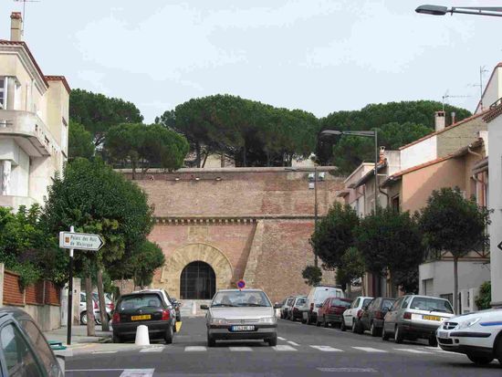 Aussenmauer der Perpignan-Zitadelle