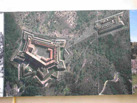 eine der zahlreichen Luftaufnahmen von Vauban-Festungen in der Ausstellung