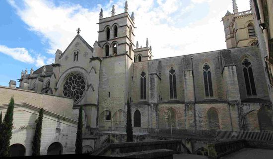 Kathedrale St-Pierre - ehemalige Kapelle des Kolleg St-Benoit (14. Jh.) - im 16. Jh. zur Kathedrale erhoben