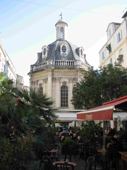 Place St-Come mi der Industrie- und  Handelskammer im Hintergrund