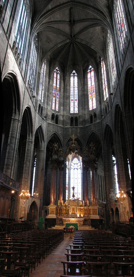 Mit 40 m Scheitelhöhe zählt das Chorgewölbe zu den höchsten in Frankreich.