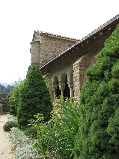 der sich zum Canigou öffnende Kreuzgang