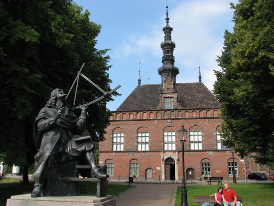 altstädtisches Rathaus - die Figur stellt Jan Hevelius, einen bekannten Astronom und Bierbrauer dar, der hier als schöffe und ratsherr tätig war.