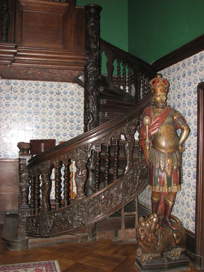 reichgeschmückte Wendeltreppe