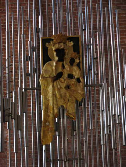 unvollendeter moderner Hochaltar