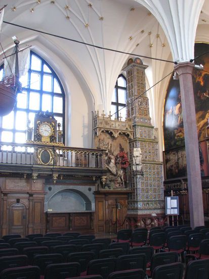 Blick auf den berühmten Kachelofen des Töpfers Georg Stelzener aus dem 16. Jahr- hundert