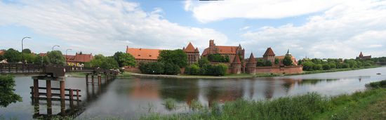 Gesamtkomplex vom anderen Nogatufer gesehen