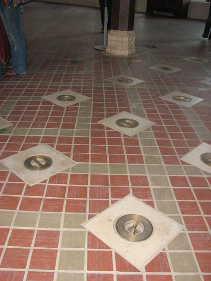 mit mittelalterlicher Luftheizung - eine in Europa einmalige (erhaltene) Anlage